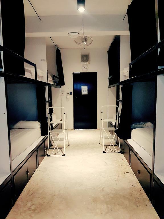 Seek Sleep Hostel กรุงเทพมหานคร ภายนอก รูปภาพ