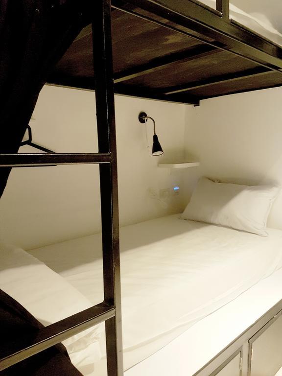 Seek Sleep Hostel กรุงเทพมหานคร ภายนอก รูปภาพ
