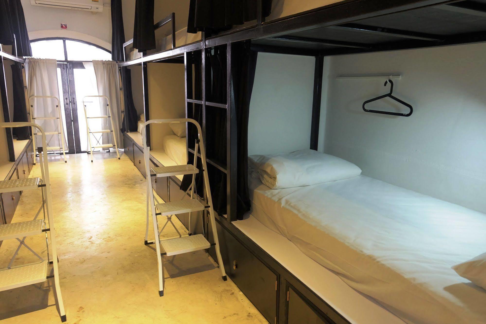 Seek Sleep Hostel กรุงเทพมหานคร ภายนอก รูปภาพ