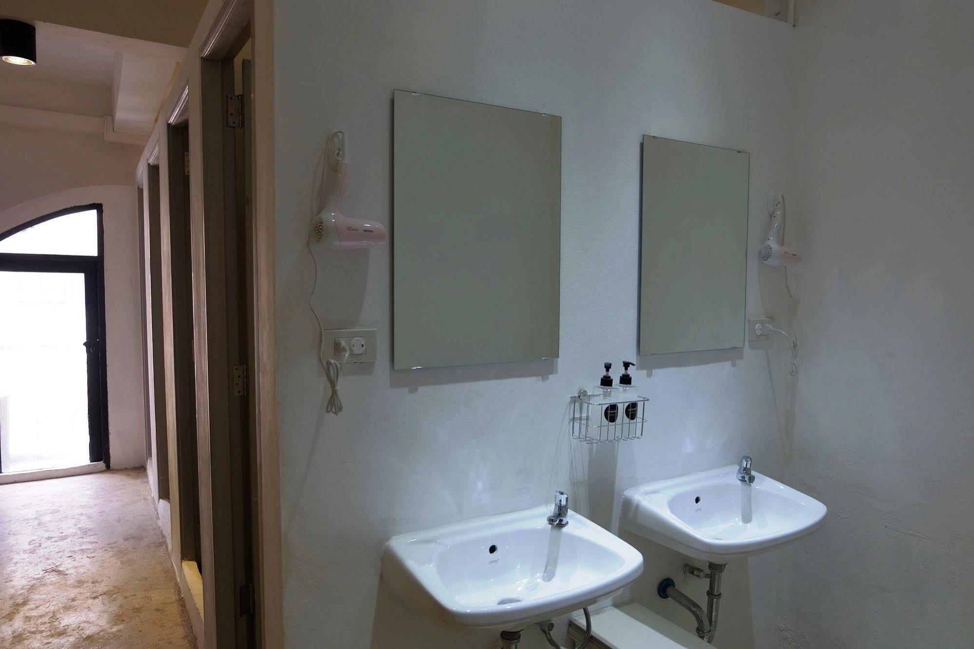 Seek Sleep Hostel กรุงเทพมหานคร ภายนอก รูปภาพ