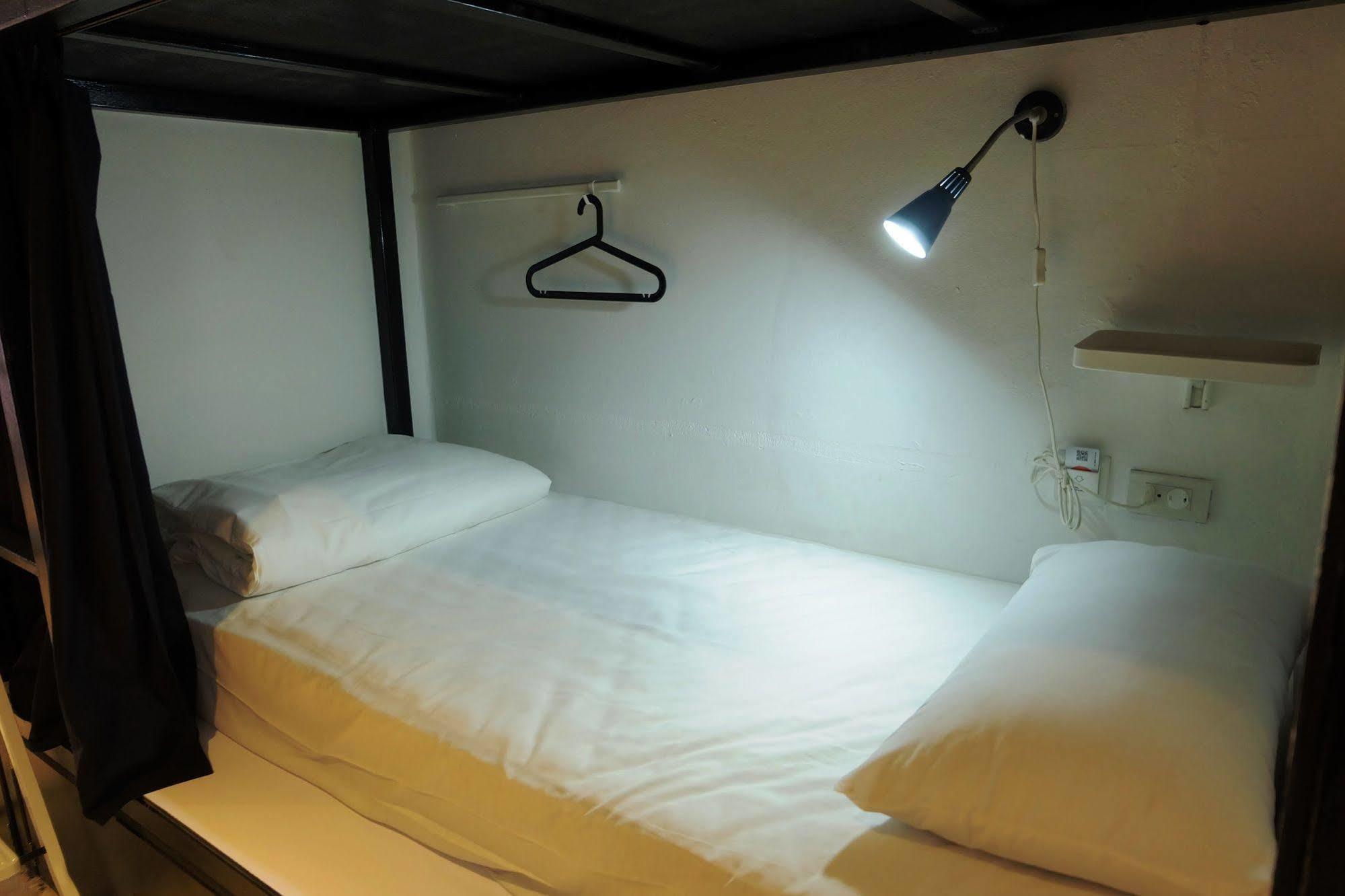 Seek Sleep Hostel กรุงเทพมหานคร ภายนอก รูปภาพ