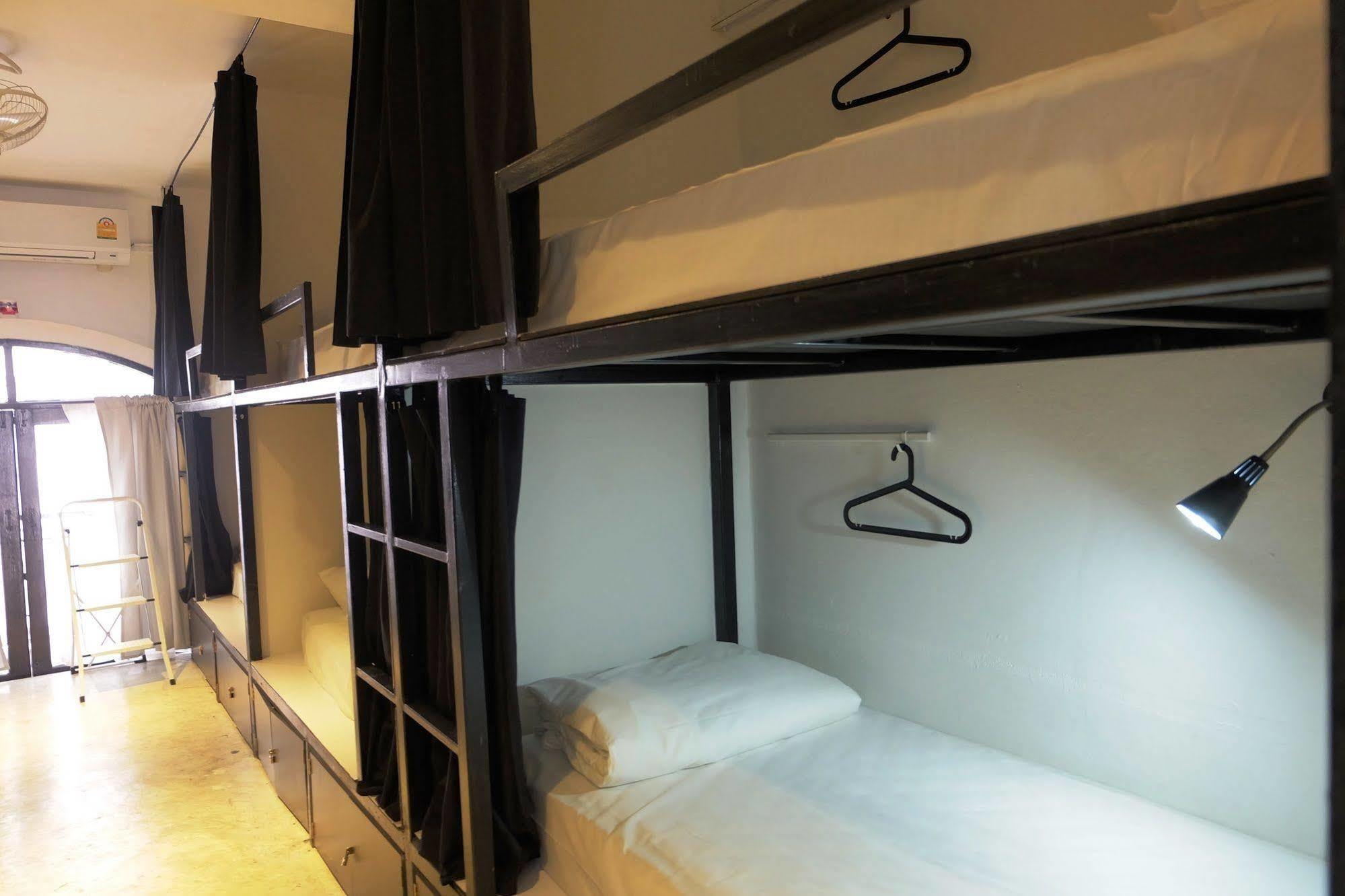 Seek Sleep Hostel กรุงเทพมหานคร ภายนอก รูปภาพ