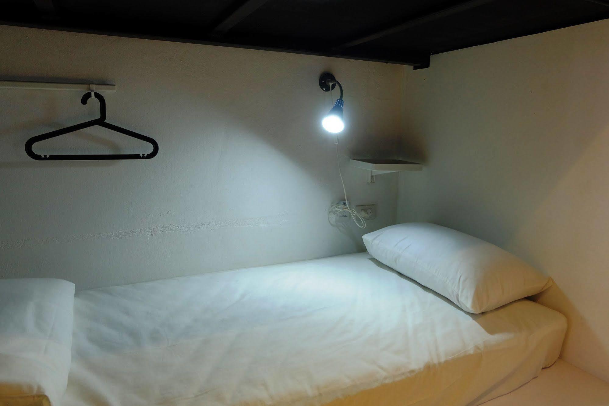 Seek Sleep Hostel กรุงเทพมหานคร ภายนอก รูปภาพ