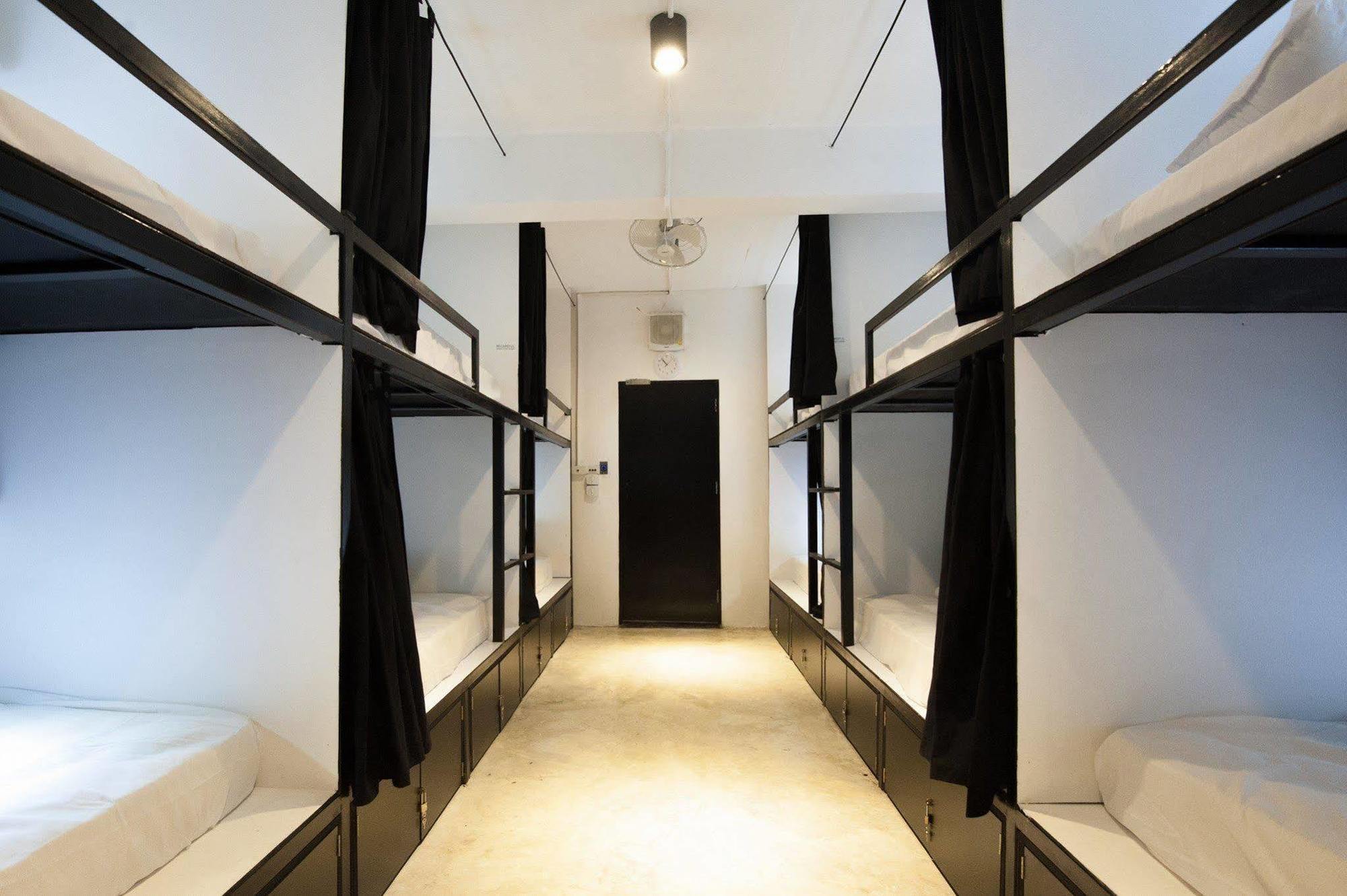 Seek Sleep Hostel กรุงเทพมหานคร ภายนอก รูปภาพ